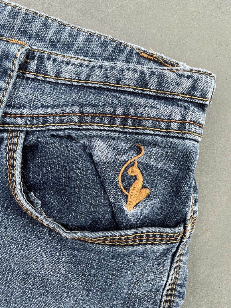 Y2K BABY PHAT BLUE DENIM SHORT (Category: Shorts) located in Quezon City. Submitted by kentstuff (Listing ID 1469903062, Image 3). Description: BABY PHAT Waist: 34-38 Length: 14 Leg opening: 11.5 Condition: Excellent CR: 9/10 Issue: ❌ DISCLAIMER: This is a thrifted item. All brands, logos, and trademarks belong to their rightful owners. We’re here to rehome great pieces — no brand affiliation intended.