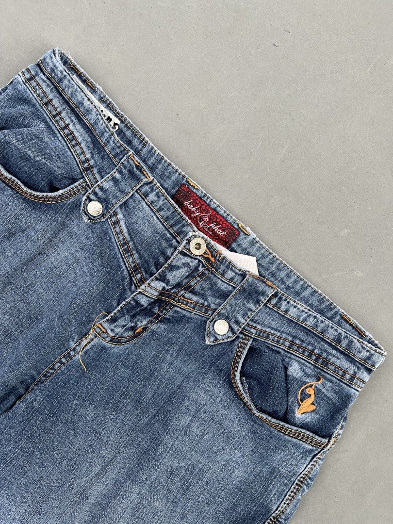 Y2K BABY PHAT BLUE DENIM SHORT (Category: Shorts) located in Quezon City. Submitted by kentstuff (Listing ID 1469903062, Image 2). Description: BABY PHAT Waist: 34-38 Length: 14 Leg opening: 11.5 Condition: Excellent CR: 9/10 Issue: ❌ DISCLAIMER: This is a thrifted item. All brands, logos, and trademarks belong to their rightful owners. We’re here to rehome great pieces — no brand affiliation intended.