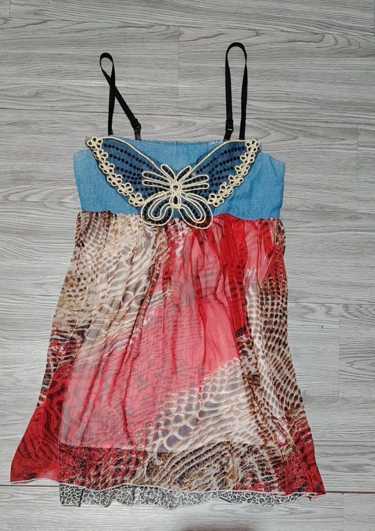 Y2k camisole (Category: Sleeveless) located in Cavite. Submitted by thrift_finds2000 (Listing ID 1469824279, Image 1). Description: .