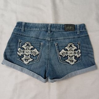 (Category: ) located in . Submitted by itsandspreloved (Listing ID 1469852599, Image 1). Description: .