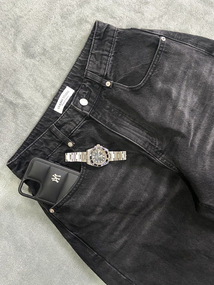 Y2K GLITTERS BARREL BLACK WASHED PANTS (Category: Jeans) located in Bacolod City. Submitted by clerkhexx (Listing ID 1469923536, Image 2). Description: BAGGY BARREL GLITTERS PANTS Brand: LILILIWJ STUDIO Measurements: Waist: 27 Lenght: 42 Thigh: 14 Leg Hole: 10 Mine: 500 Condition of this item 10 - color rate 10- no issue Check every photos for conditions of the item.