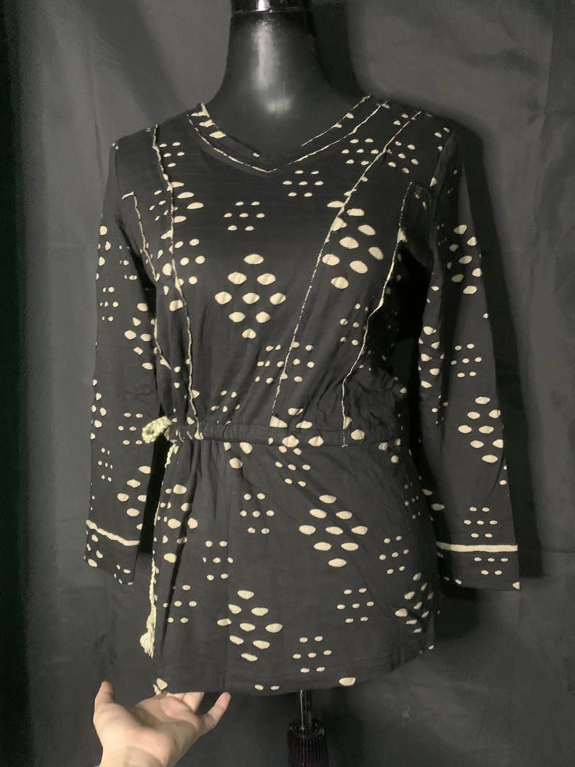 Y2k Gothic Side Tie Black Top (Category: Blouses) located in Manila. Submitted by kwentoatkasuotan (Listing ID 1469877717, Image 1). Description: No Issues at All. Size: S-M body frame Color Rate: 10/10 .
