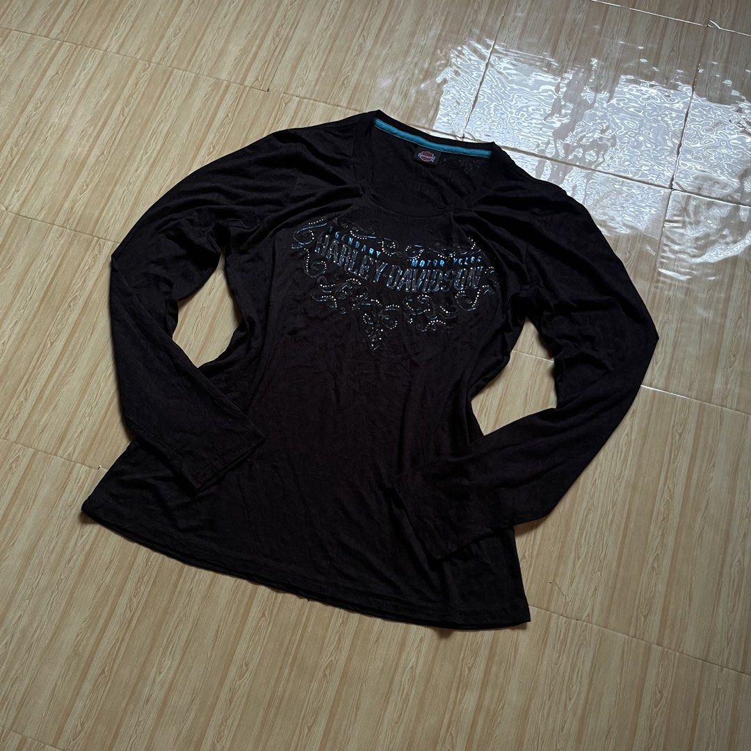 Y2k Harley Davidson Cubic/Rhinestone Graphic logo (Category: Longsleeves) located in Hagonoy. Submitted by ianthrift_ph (Listing ID 1469856225, Image 3). Description: complete tags/authentic size medium 20 width, 26 length excellent condition color rate 10/10 no issue.