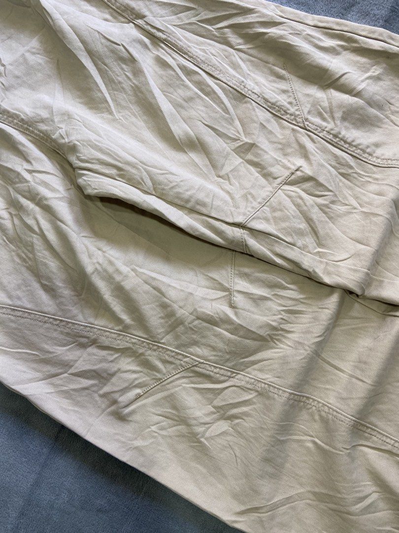 Y2K KHAKI BARREL BAGGY PANTS (Category: Jeans) located in Bacolod City. Submitted by clerkhexx (Listing ID 1469923803, Image 3). Description: KHAKI Y2K BARREL BAGGY PANTS Brand: LOCAL Measurements: Waist: 30-31 Lenght: 41 Thigh: 14.5 Leg Hole: 11 Mine: 400 Condition of this item 10 - color rate 10- no issue Check every photos for conditions of the item.