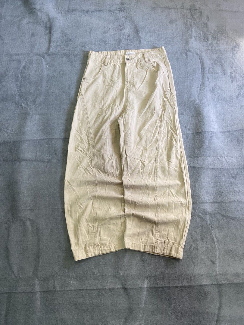 Y2K KHAKI BARREL BAGGY PANTS (Category: Jeans) located in Bacolod City. Submitted by clerkhexx (Listing ID 1469923803, Image 1). Description: KHAKI Y2K BARREL BAGGY PANTS Brand: LOCAL Measurements: Waist: 30-31 Lenght: 41 Thigh: 14.5 Leg Hole: 11 Mine: 400 Condition of this item 10 - color rate 10- no issue Check every photos for conditions of the item.