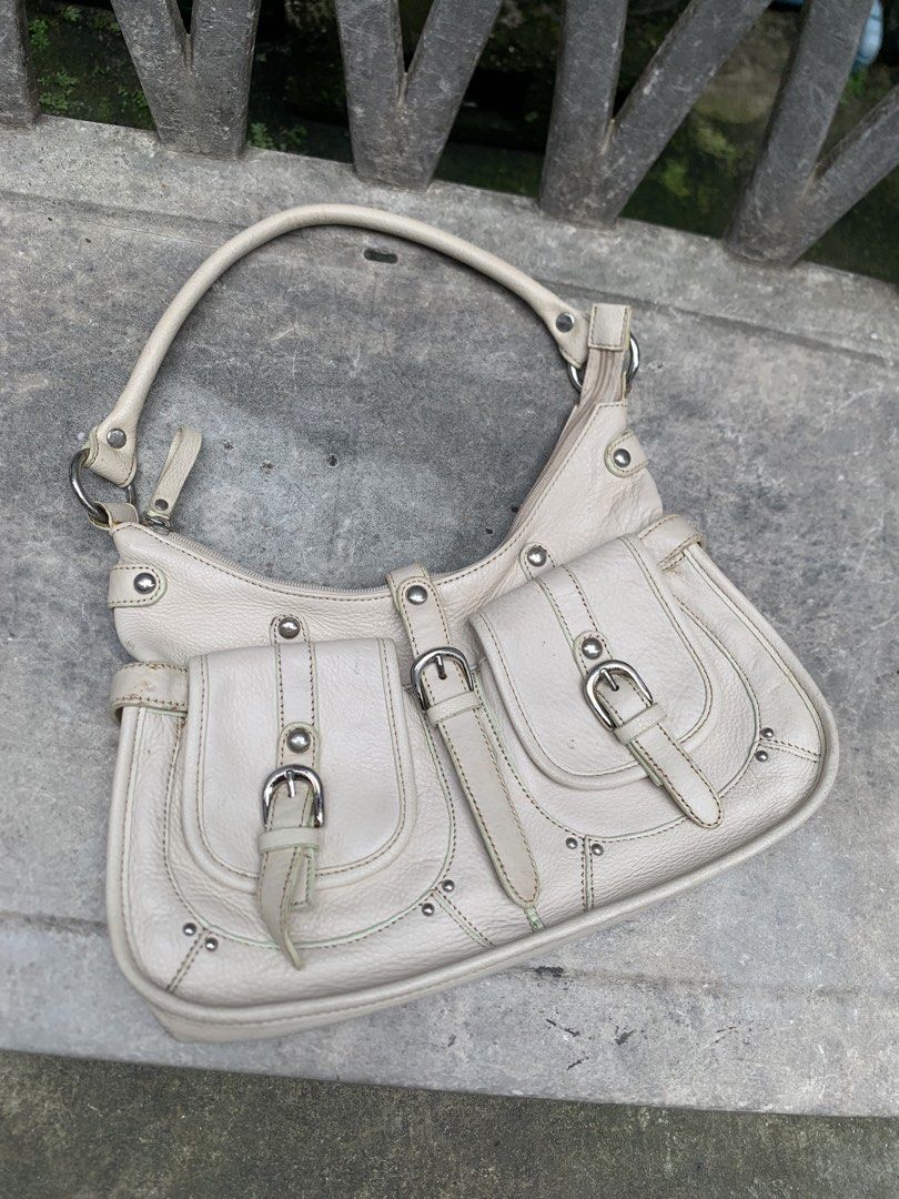 y2k leather shoulder bag (Category: Shoulder Bags) located in Manila. Submitted by jaivrgr22 (Listing ID 1469840804, Image 1). Description: y2k leather shoulder bag.