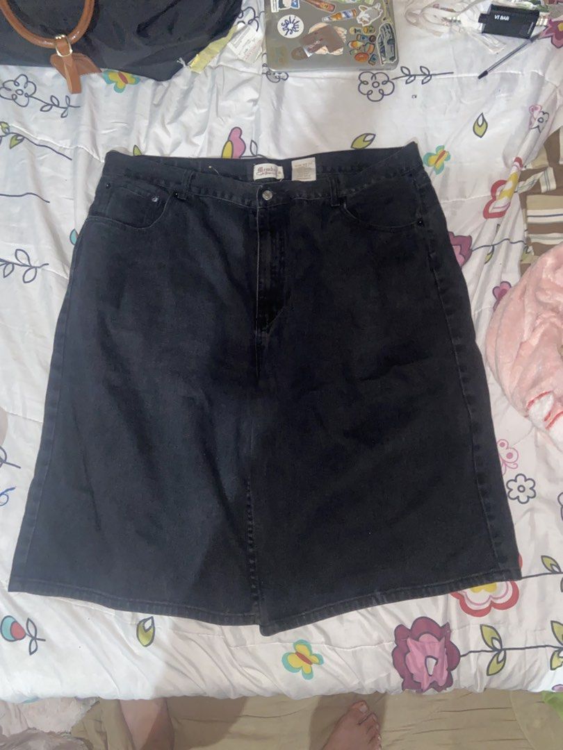 Y2k Long Jorts (Category: Jeans) located in Manila. Submitted by bryanralph (Listing ID 1469919313, Image 1). Description: Black Denim Long Jorts Waist 44 Length 27.5 Leg opening 15 Negotiable (bought from a friend) Dm for more info .