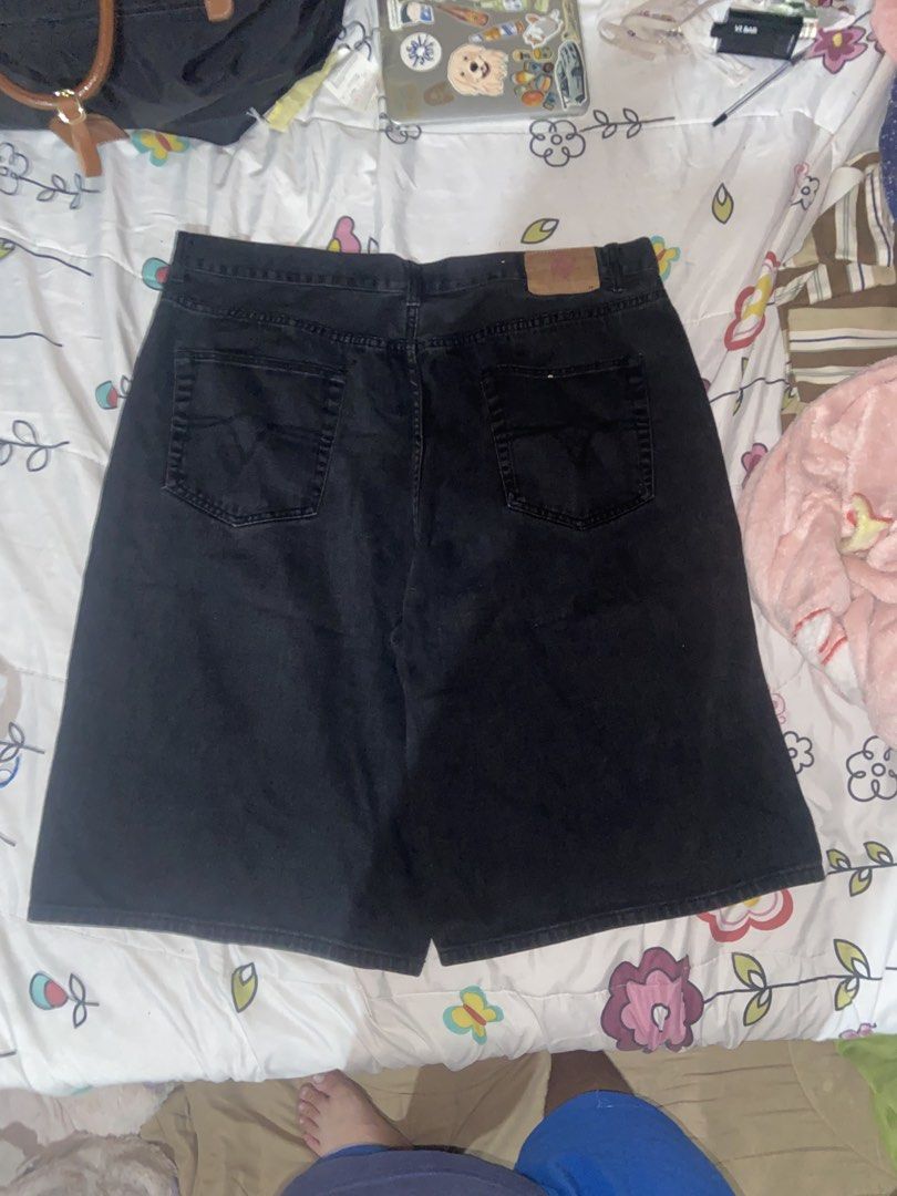 Y2k Long Jorts (Category: Jeans) located in Manila. Submitted by bryanralph (Listing ID 1469919313, Image 2). Description: Black Denim Long Jorts Waist 44 Length 27.5 Leg opening 15 Negotiable (bought from a friend) Dm for more info .