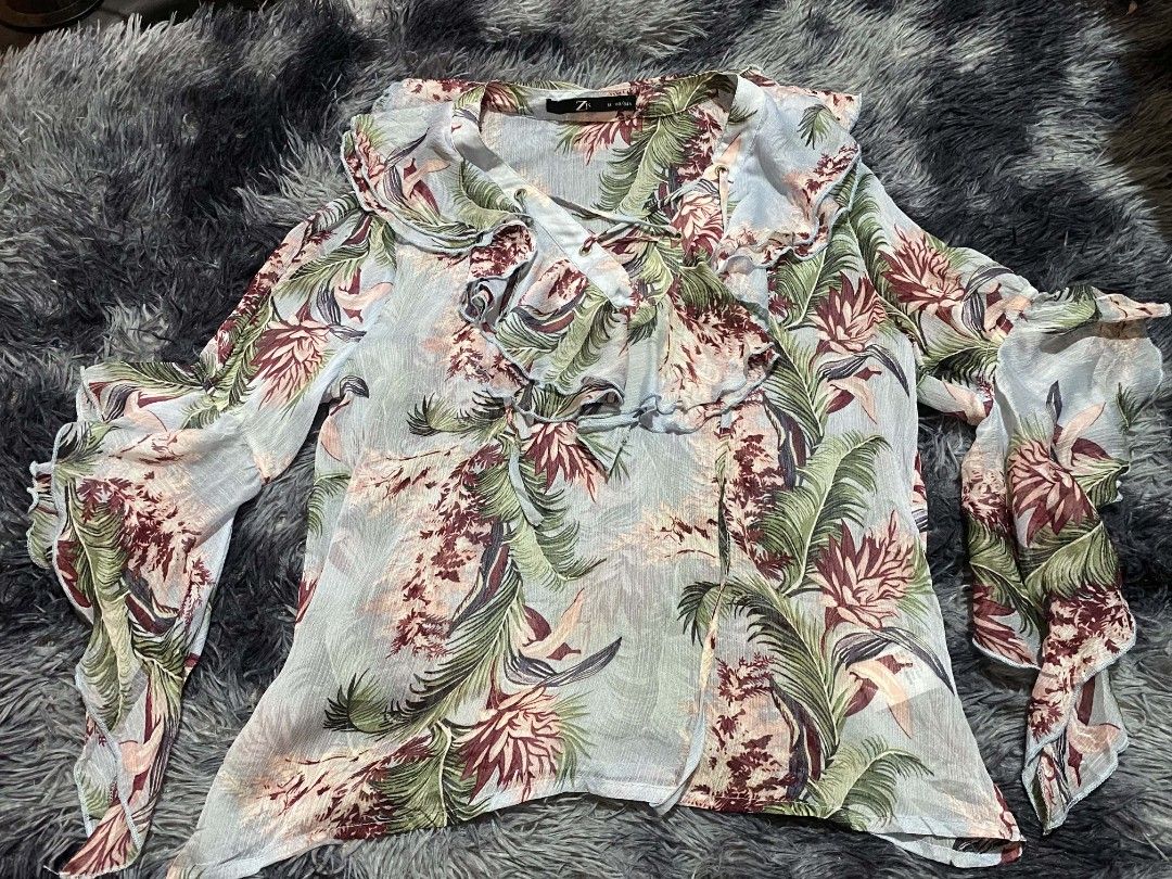 Y2k long sleeve (Category: Longsleeves) located in Manila. Submitted by jozelann (Listing ID 1469890557, Image 3). Description: .