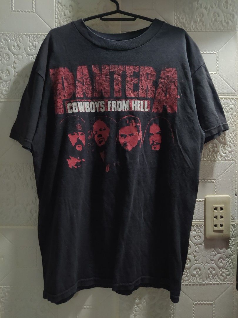 Y2K PANTERA COWBOYS FROM HELL SHIRT (Category: Tshirts & Polo Shirts ) located in Aliaga. Submitted by arfrafarf000 (Listing ID 1469923108, Image 1). Description: 2000 + SF SIZE MEDIUM ISSUE: CUT TAG (ALSTYLE TAG).