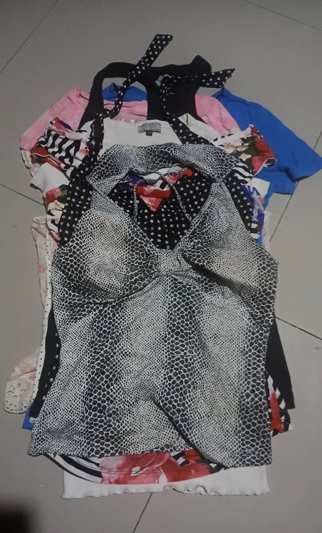 Y2k random (Category: Sleeveless) located in Bacolod City. Submitted by cadizthrifter (Listing ID 1469909696, Image 1). Description: y2k random tops no issue xs to small size.