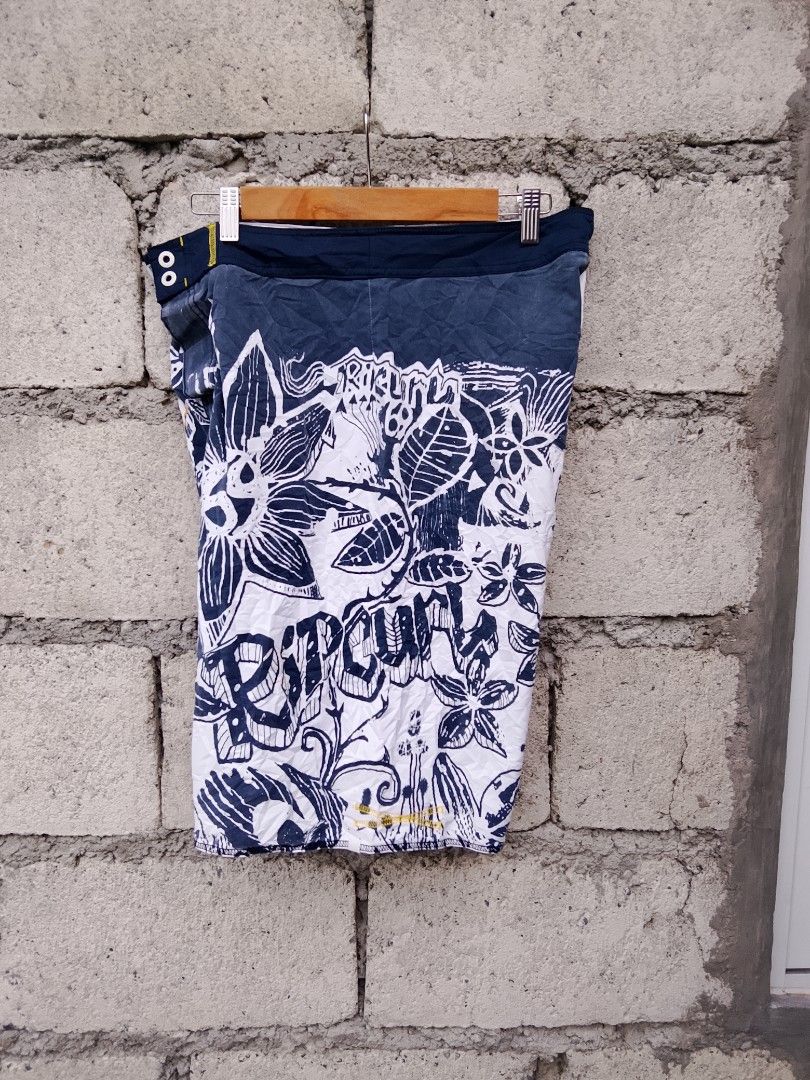 Y2k ripcurl board shorts (Category: Swim Trunks & Board Shorts) located in Bayombong. Submitted by jeffreybee (Listing ID 1469895342, Image 3). Description: size 34 no issue no flass.