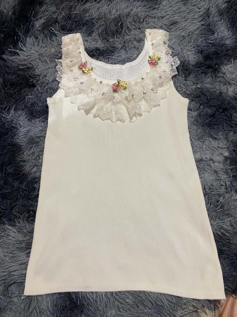 Y2k sleeve less (Category: Sleeveless) located in Manila. Submitted by jozelann (Listing ID 1469890736, Image 3). Description: .