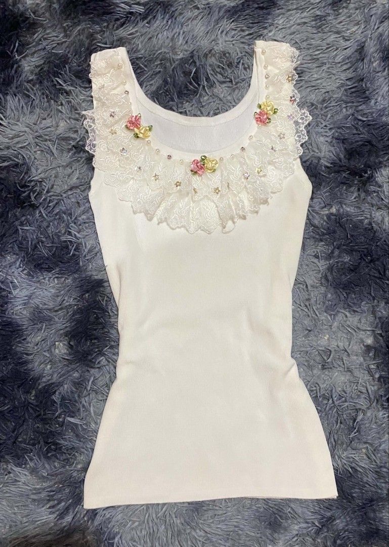 Y2k sleeve less (Category: Sleeveless) located in Manila. Submitted by jozelann (Listing ID 1469890736, Image 1). Description: .