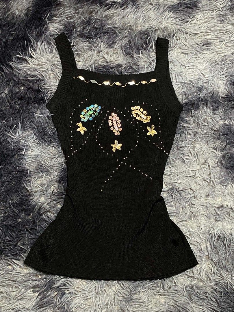 Y2K sleeve less (Category: Longsleeves) located in Manila. Submitted by jozelann (Listing ID 1469890982, Image 1). Description: .