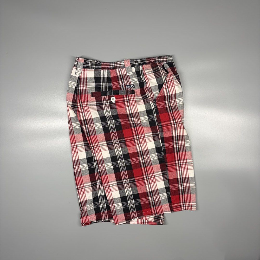 Y2k Southpole Baggy Plaid Short (Category: Activewear) located in Cavite. Submitted by onebeancent (Listing ID 1469866362, Image 2). Description: Size: 34 to 36 Wiastline Dimension: 23" Length Color: Chekerd Black & Red Color Rate: 10/10 Issue: None Condition: Like new‼️ Price: 880php Additional Shipping Fee (J&T Medium Pouch) 120php Luzon 145php visayas 185php mindanao.