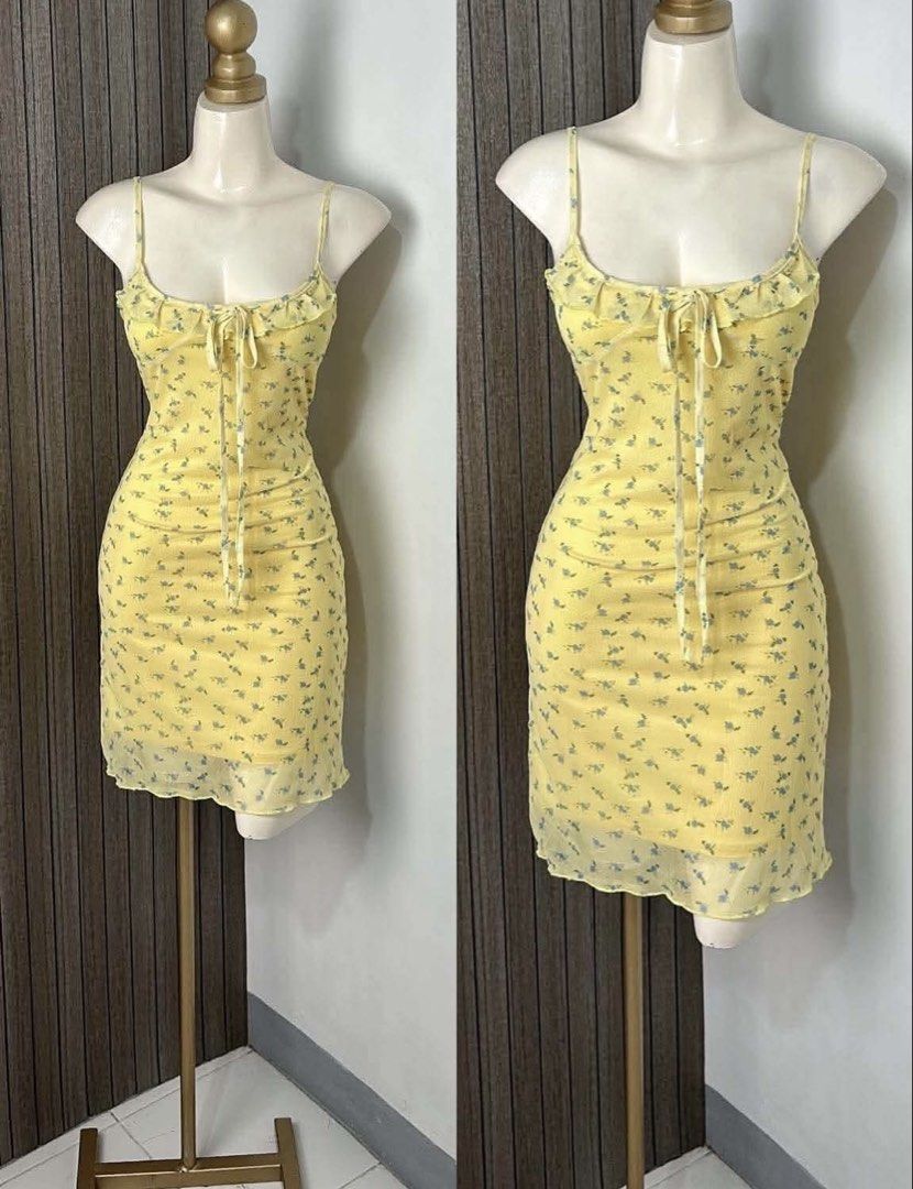 Yellow Floral Summer Dress (Category: Dresses) located in Bambang. Submitted by gigisells_ (Listing ID 1469904708, Image 1). Description: xs-s no tag.