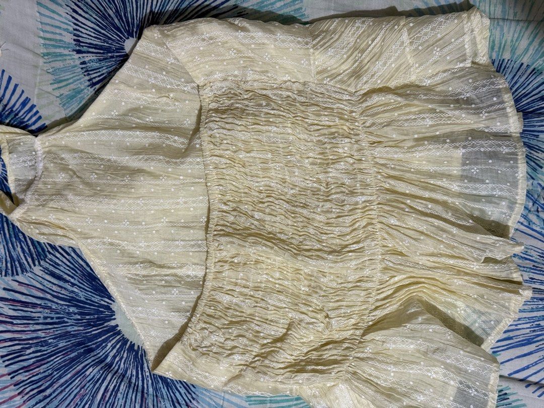 Yellow halter top (Category: Others Tops) located in Adams. Submitted by adrchive (Listing ID 1469882171, Image 3). Description: - sinukat lang - ❗️: tinanggal yung padding sa loob - free size Rfs: na stuck lang sa closet.