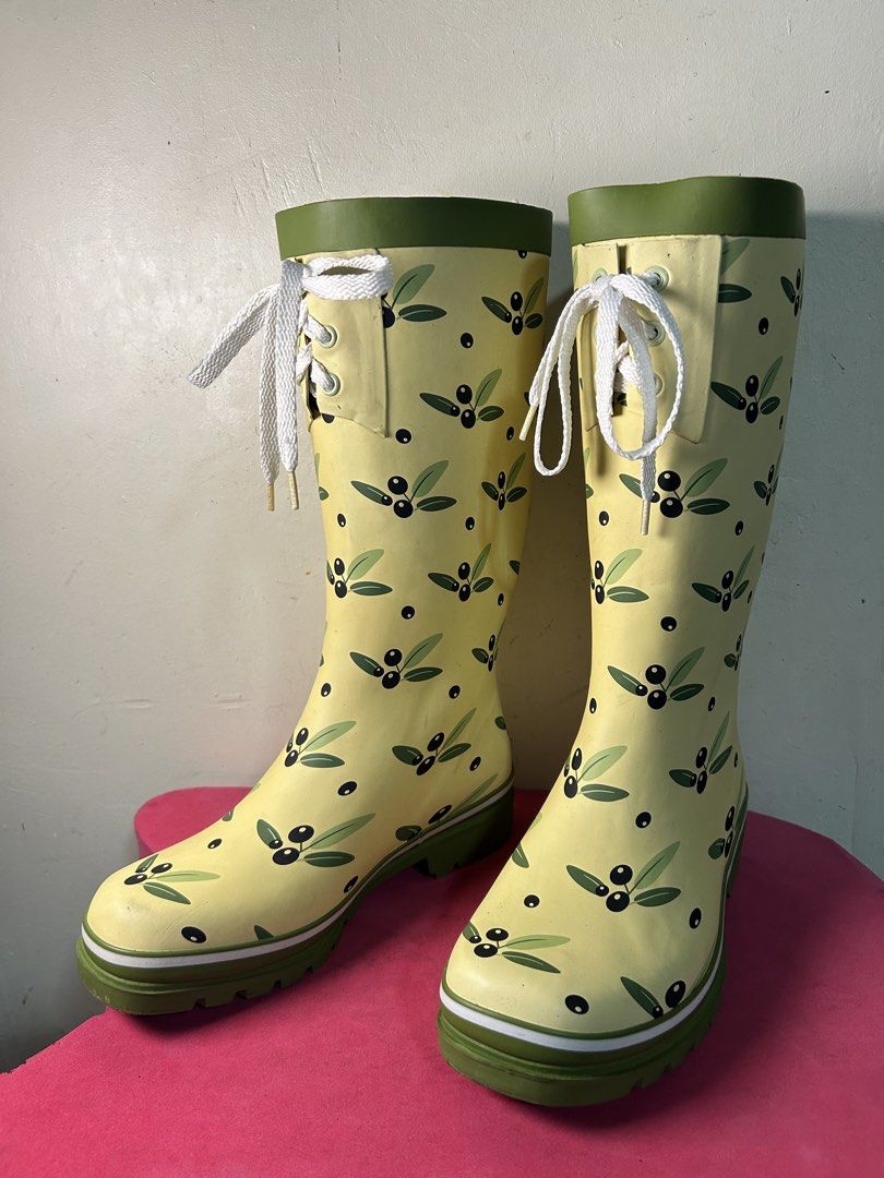 Yellow n Green Olive Pattern Rubber Boots (Category: Boots) located in Quezon City. Submitted by jjsurplus_23 (Listing ID 1469766919, Image 1). Description: 23-24cm insole.