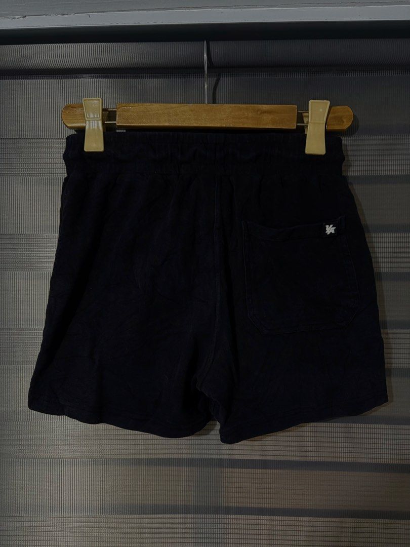 YoungLA Black Gym Shorts Size Medium (Category: Shorts) located in Las Pinas. Submitted by jaymar1999 (Listing ID 1469760466, Image 2). Description: YoungLA Black Gym Shorts Size Medium Size Medium Dimes L13xW26-30 No issue Excellent condition Price 699+Sf Location Manila Las Piñas .