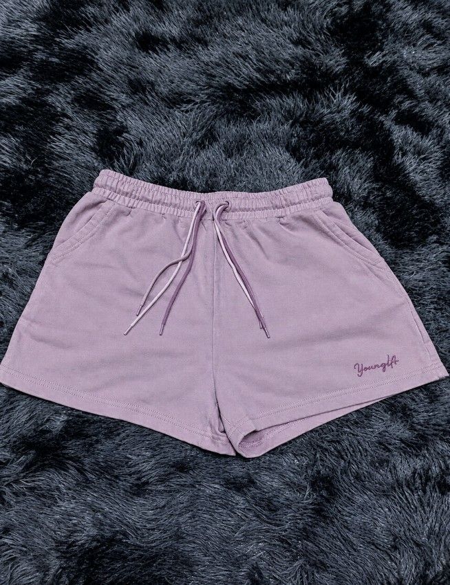 YoungLA womens sweat short (Category: Shorts) located in Bacolod City. Submitted by wepthriftstyle (Listing ID 1469921653, Image 1). Description: YoungLA sweat short Size/Dimes: 30 waist 14 length 26 leg opening 20 thigh actual color: light pink color rate: 10/10 for pickle ball sweatshort 100% cotton thick fabric unli videocall unli vouch nationwide shipping delivery via j&t or others payment via gcash only 699 + shipping 📩📩📩.