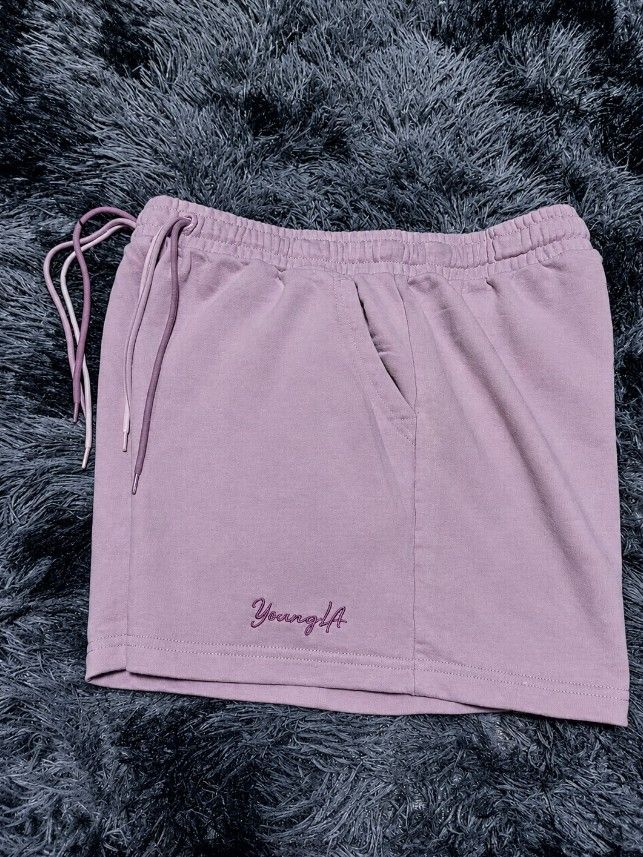 YoungLA womens sweat short (Category: Shorts) located in Bacolod City. Submitted by wepthriftstyle (Listing ID 1469921653, Image 2). Description: YoungLA sweat short Size/Dimes: 30 waist 14 length 26 leg opening 20 thigh actual color: light pink color rate: 10/10 for pickle ball sweatshort 100% cotton thick fabric unli videocall unli vouch nationwide shipping delivery via j&t or others payment via gcash only 699 + shipping 📩📩📩.