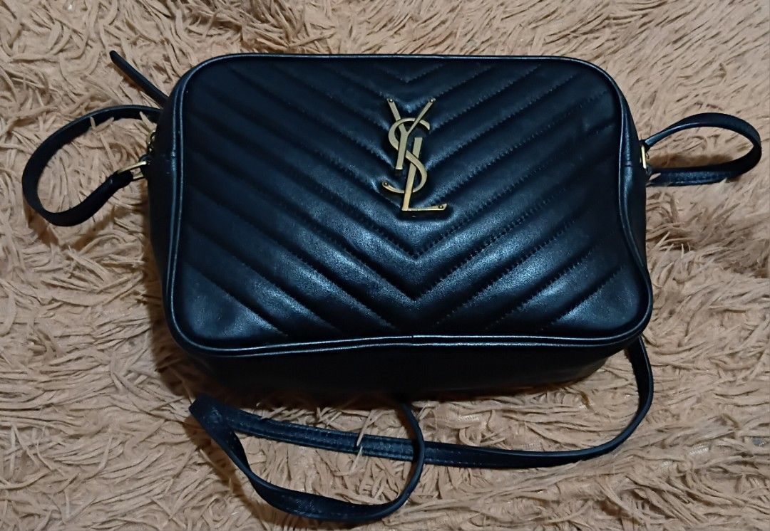 YSL sling (Category: Cross-body Bags) located in Legazpi City. Submitted by nashaiza (Listing ID 1469811700, Image 1). Description: YSL made in Italy coded ysl under zipper excellent condition *authenticity not guarantee *no return/exchange policy MOP:GCash Courier:J&T Express.