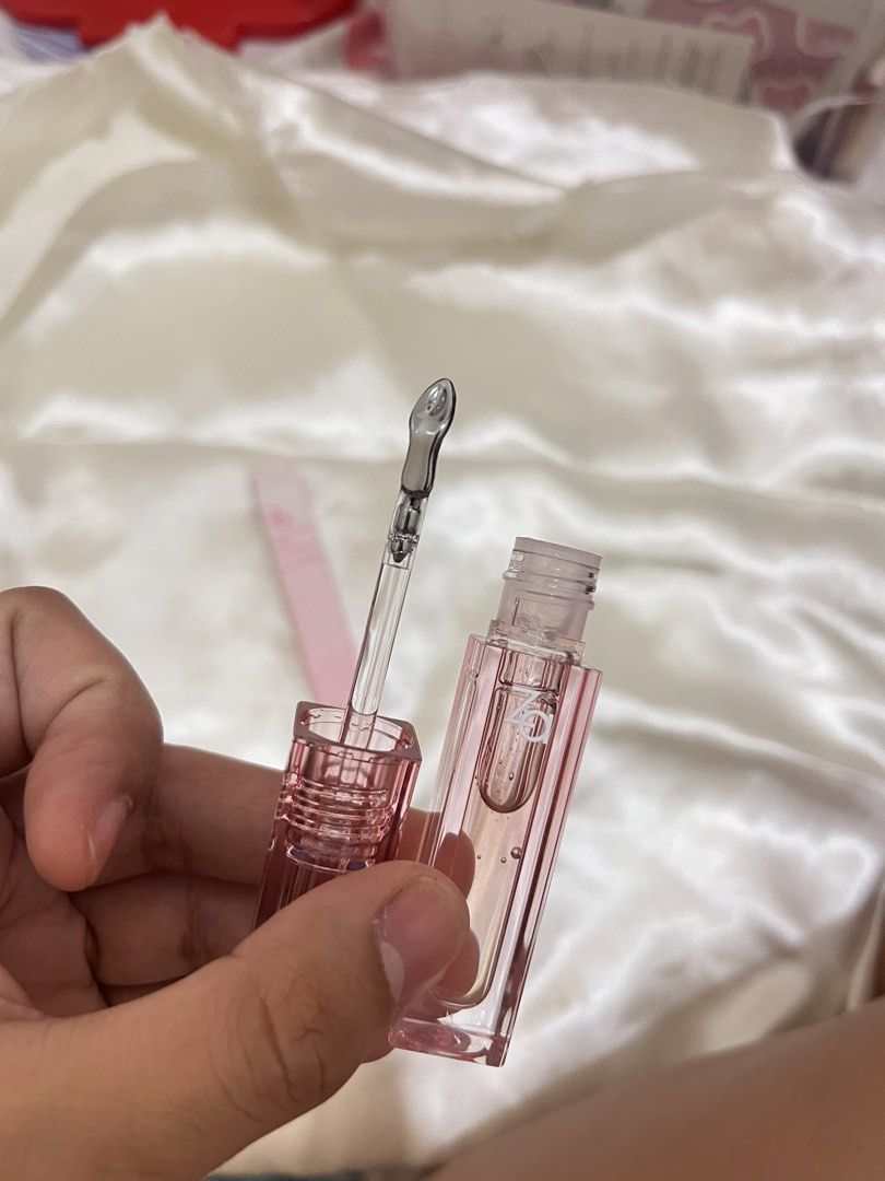 Za Soft Pink Tint Lip Serum (Category: Makeup) located in Caloocan City. Submitted by brdnkm26 (Listing ID 1469785339, Image 1). Description: - Brand: Za - Product: Soft Pink Tint Lip Serum - Size: Net weight 2.4g / 0.08 oz - Formula: Color-adapting & line-smoothing - Packaging: Clear pink tube with metal applicator wand - Inclusion: Original box included - Condition: Barely used, tested once only.