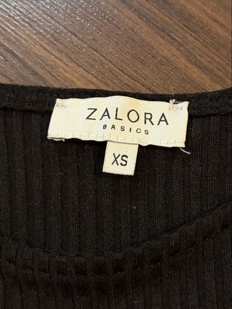 Zalora Basics Black Ribbed Crop Tank Top (Category: Sleeveless) located in Paranaque City. Submitted by trendyclothesco (Listing ID 1469844136, Image 3). Description: - Brand: Zalora Basics - Item: Ribbed crop tank top with cut out - Color: Black - Size: XS.