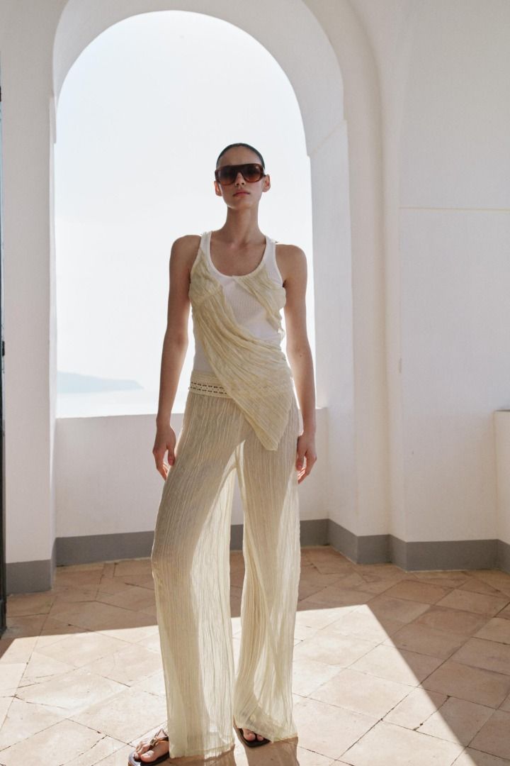 Zara Beige Crochet Trousers (Category: Other Bottoms) located in Manila. Submitted by loverose7 (Listing ID 1469839209, Image 3). Description: Mid-waist trousers with an elasticated waistband and matching crochet knit fabric. Featuring a crinkled texture and wide-leg design. ✨ Brand New✨ 💃 Size: S 🤍 Color: Beige/Ecru 👗 Brand: Zara .