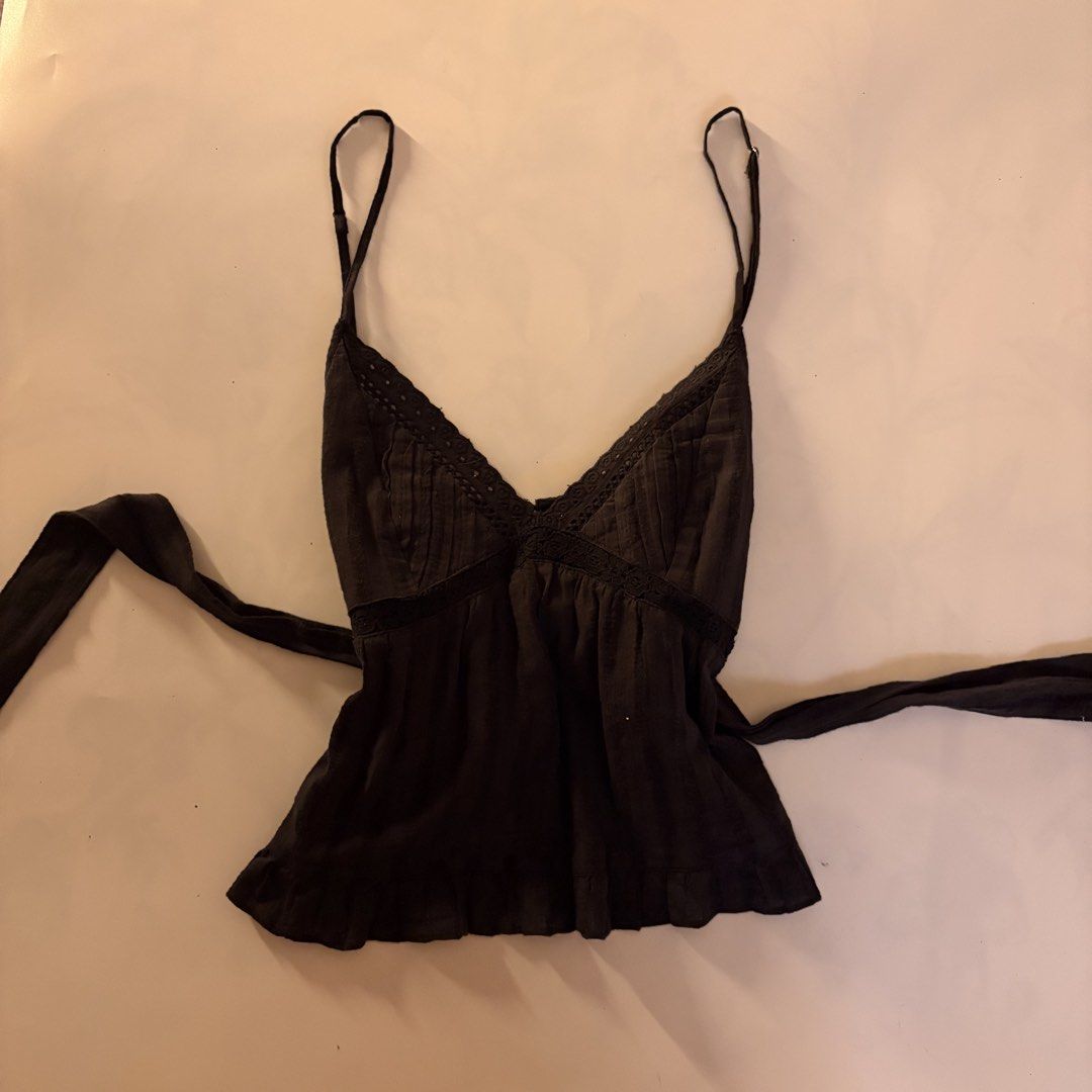 Zara black bustier tie top (Category: Sleeveless) located in Quezon City. Submitted by kaelian_couture (Listing ID 1469896859, Image 1). Description: Used once .