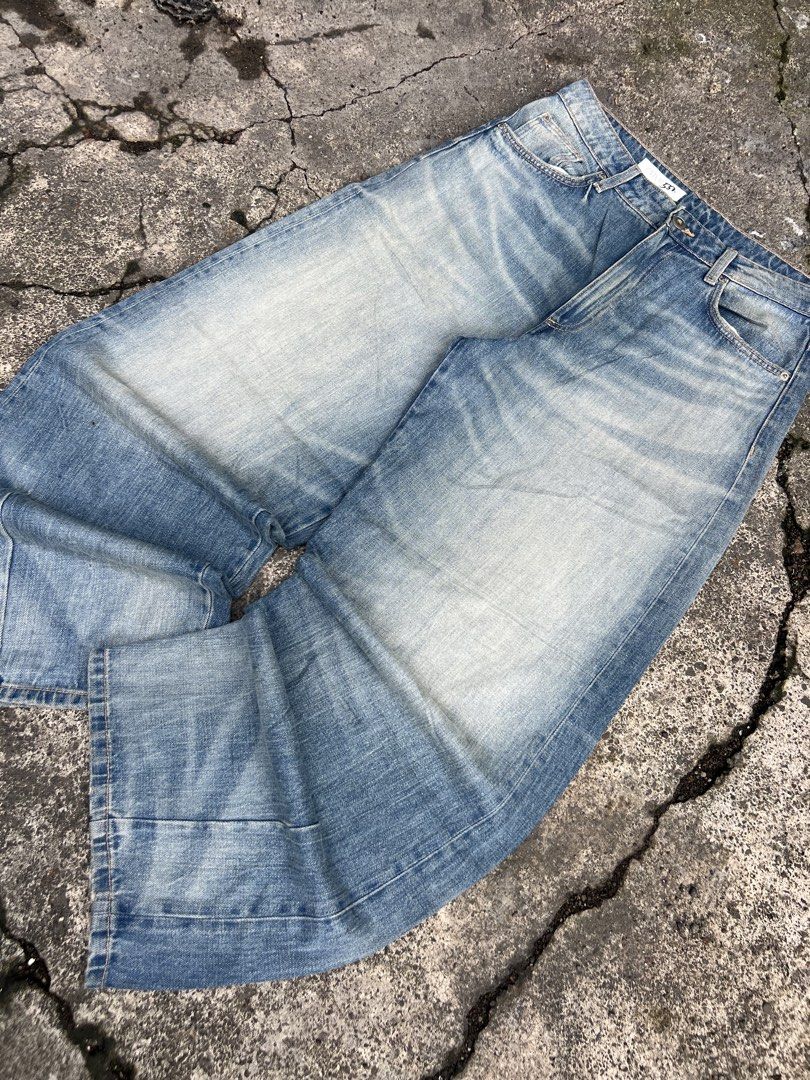 Zara Blue Washed Denim Jeans (Category: Jeans) located in Manila. Submitted by jamesgrefi35527 (Listing ID 1469773025, Image 2). Description: Dm.