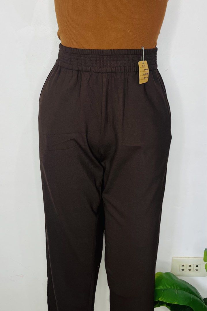Zara Brown Elastic Waist Pants Size S (Category: Jeans) located in Manila. Submitted by bengirlclothing (Listing ID 1467178156, Image 3). Description: -SIZE: 29-32 inches -LENGTH: 37inches -Fully Garterized / Choco brown color -Zara brown pants in size M. -Made in Turkey. -Easy to match with daily tops..