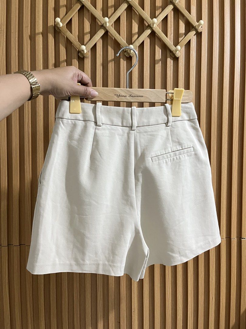 Zara Cotton Smart Short (Category: Shorts) located in Caloocan City. Submitted by ynna_27 (Listing ID 1469884249, Image 2). Description: Zara Cotton Smart Short Used - Excellent Condition Color : Beige Xs Waist 17” via tape measure Length 14” Issue : x Price 499.
