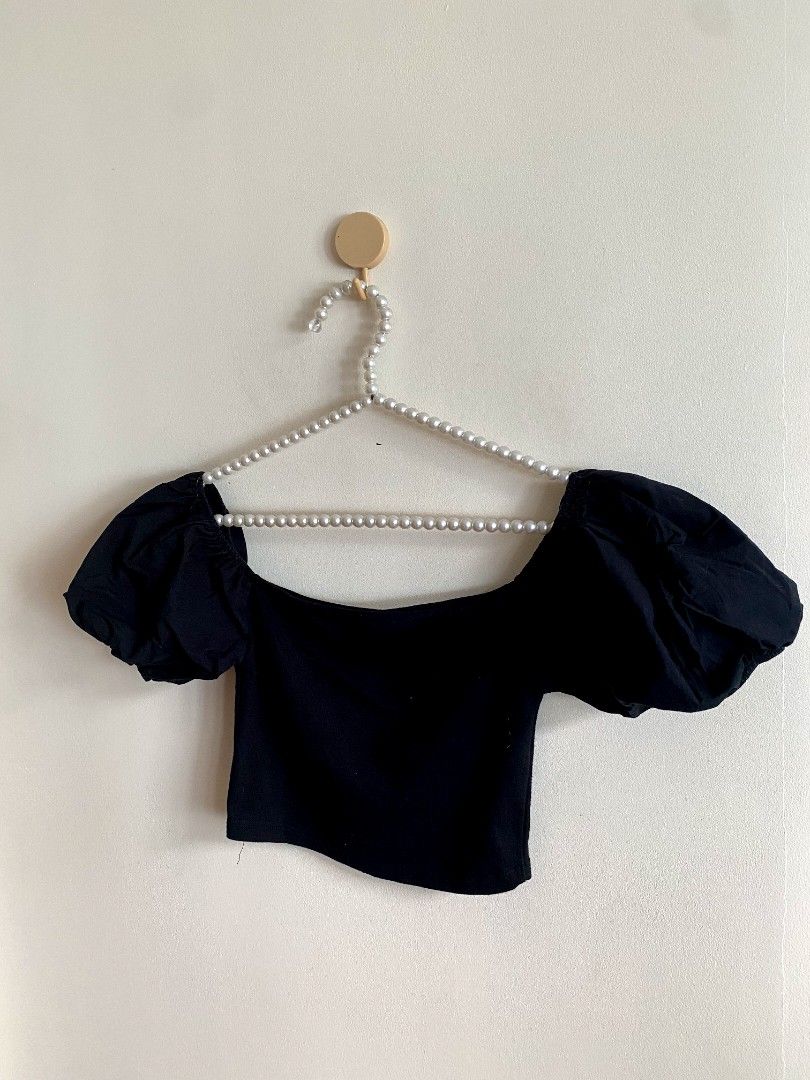 Zara Crop Top (Category: Others Tops) located in Castillejos. Submitted by lalainecloset22 (Listing ID 1469789119, Image 3). Description: - Brand: Zara - Type: Crop Top / Off-Shoulder Top - Color: Classic Black - Size: M (EUR M / USA M / MEX 28) - Design: Trendy puff sleeves, square neckline, fitted crop style - Condition: Good pre-loved condition (7/10) - Great for daily casual wear, dates, and trendy street style looks.
