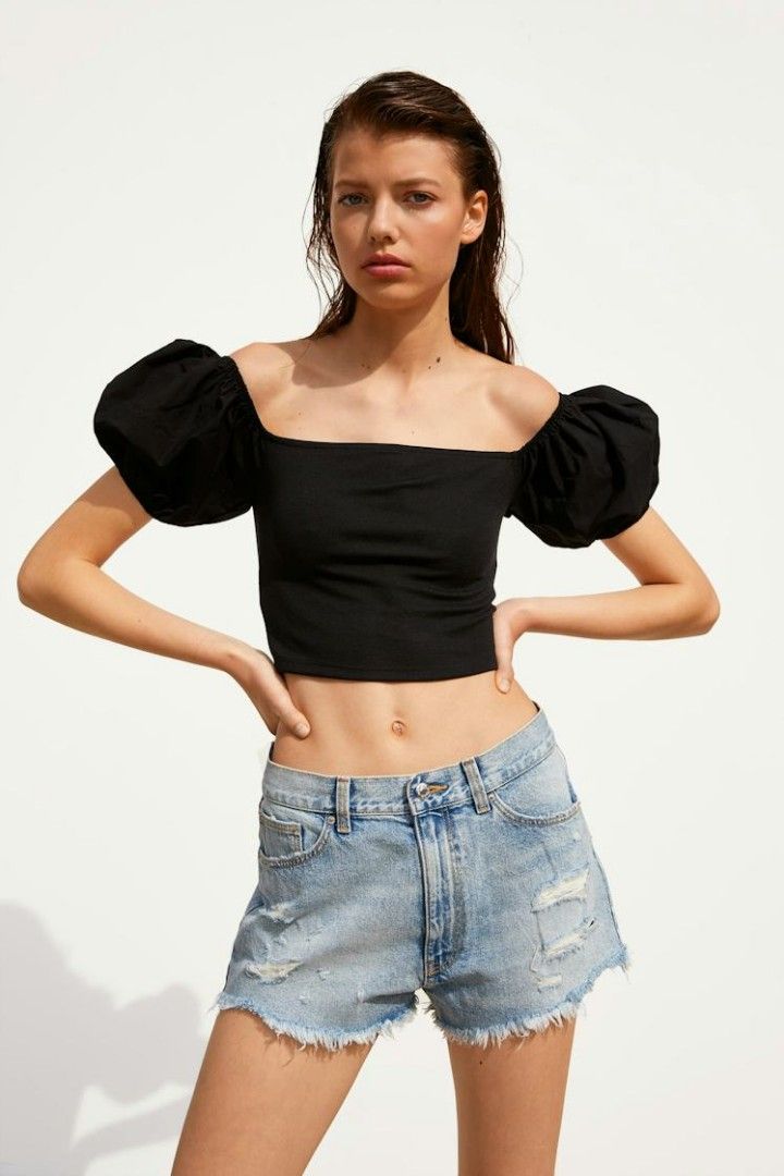 Zara Crop Top (Category: Others Tops) located in Castillejos. Submitted by lalainecloset22 (Listing ID 1469789119, Image 1). Description: - Brand: Zara - Type: Crop Top / Off-Shoulder Top - Color: Classic Black - Size: M (EUR M / USA M / MEX 28) - Design: Trendy puff sleeves, square neckline, fitted crop style - Condition: Good pre-loved condition (7/10) - Great for daily casual wear, dates, and trendy street style looks.
