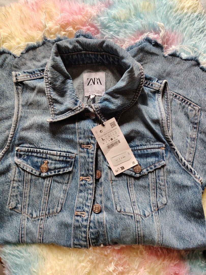 ZARA Denim Jumpsuit Romper Sleeveless (Category: Rompers) located in Santa Rosa. Submitted by jaynelacanaria (Listing ID 1469771095, Image 2). Description: - Brand: ZARA - Item: Denim Romper / Jumpsuit - Size: L - Color: Medium Wash Blue - Material: 100% Cotton Denim - Condition: Brand new with tags (Original price: ¥8,590) - Details: Sleeveless, collared, button-front closure, chest pockets, fitted waist - Made in: Bangladesh.