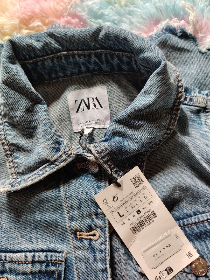 ZARA Denim Jumpsuit Romper Sleeveless (Category: Rompers) located in Santa Rosa. Submitted by jaynelacanaria (Listing ID 1469771095, Image 3). Description: - Brand: ZARA - Item: Denim Romper / Jumpsuit - Size: L - Color: Medium Wash Blue - Material: 100% Cotton Denim - Condition: Brand new with tags (Original price: ¥8,590) - Details: Sleeveless, collared, button-front closure, chest pockets, fitted waist - Made in: Bangladesh.