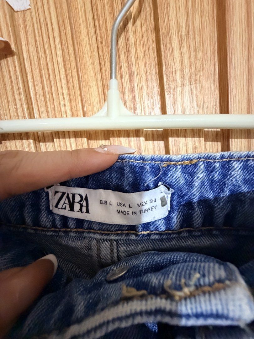 Zara denim skirt size L (Category: Skirts) located in Makati City. Submitted by ziagabrielle (Listing ID 1469848114, Image 3). Description: - Brand: Zara - Size: L - Color: Blue denim - Details: Raw hem with front distressing, front button closure, and belt loops - Pockets: Two front pockets, two back pockets, plus a stylish dark blue patch pocket on the left rear - Condition: Excellent / Ready to wear.