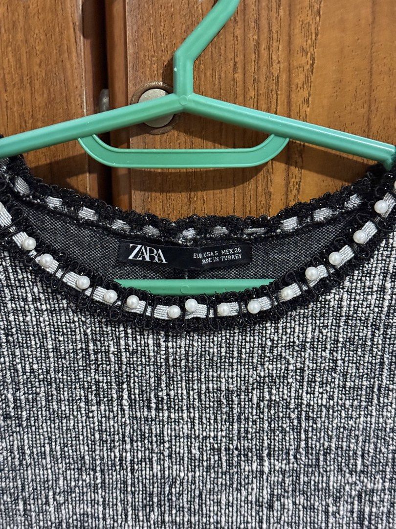 Zara dress (Category: Dresses) located in Adams. Submitted by adrchive (Listing ID 1469881091, Image 2). Description: - worn 3 times lang Rfs: not my style anymore.