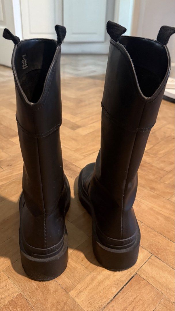 ZARA Flat Boots with Rubberized Sole (Category: Boots) located in Manila. Submitted by imgcmarie (Listing ID 1469784389, Image 3). Description: RFS: Decluttering Buyer to pay for shipping fee Message for more photos.