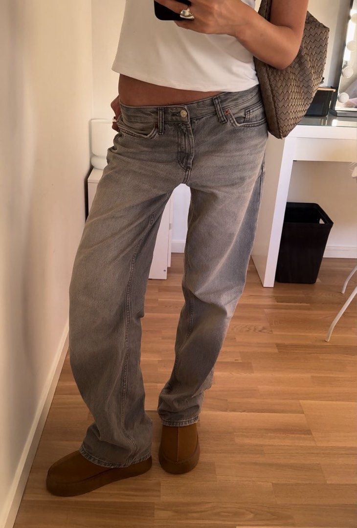 ZARA Gray Straight Leg Jeans (Category: Jeans) located in Muntinlupa City. Submitted by bigpapashrimp (Listing ID 1469781862, Image 1). Description: No ww pls refer to first pic! For stockholm gals😊.