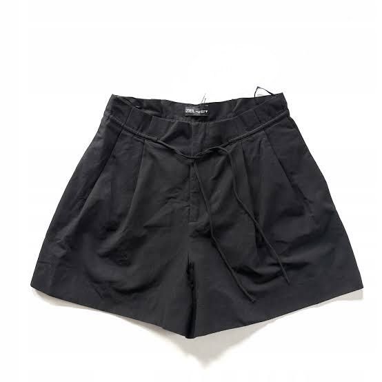 ZARA HIGHWAIST SHORTS SMALL (Category: Shorts) located in Paranaque City. Submitted by brandedlab (Listing ID 1469898777, Image 3). Description: .
