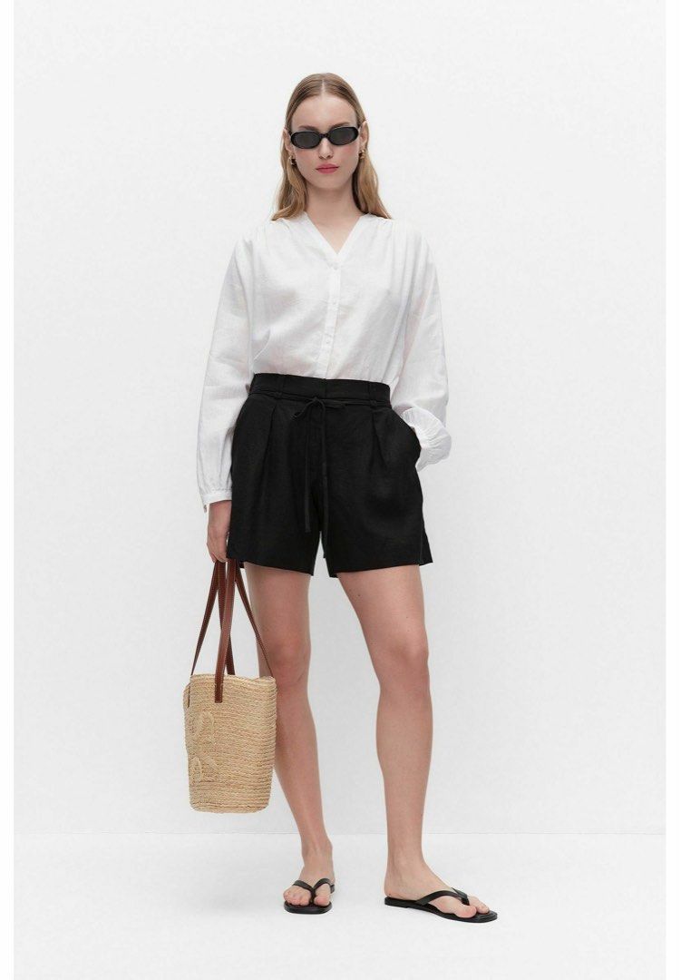 ZARA HIGHWAIST SHORTS SMALL (Category: Shorts) located in Paranaque City. Submitted by brandedlab (Listing ID 1469898777, Image 2). Description: .