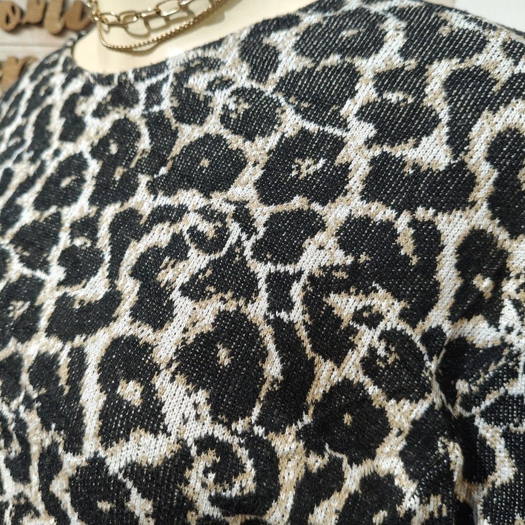 Zara Leopard Print Knit Crop Sweater Freesize (Category: Longsleeves) located in Bulacan. Submitted by alyssarys (Listing ID 1469922933, Image 2). Description: - Brand: Zara - Design: Black and beige animal print - Material: Lightweight, stretchy knit fabric - Details: Long sleeves and classic round neckline - Fit: Comfortably fits Size S to M - Origin: Made in Turkey label attached.