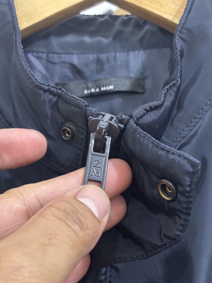 Zara Man Satin Bomber Jacket (Category: Coats, Jackets and Outerwear) located in Taytay. Submitted by leanmark103093 (Listing ID 1469903932, Image 3). Description: Z^R^ M^N Mens Satin Bomber Jacket Navy Blue W21 L28 Good as new No issue 1k Shipped.