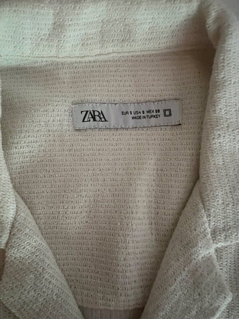 Zara Men’s Shirt (Category: Tshirts & Polo Shirts ) located in Quezon City. Submitted by inthefrow (Listing ID 1469801383, Image 3). Description: - Preloved - worn once so practically new - chest measures 20” and length 30” - Versatile - For work or play • Best price already .