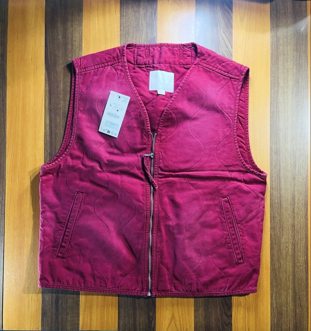 Zara Mens Vest Large Maroon (Category: Coats, Jackets and Outerwear) located in Quezon City. Submitted by akieo (Listing ID 1469928420, Image 1). Description: Zara Mens- vest Used 1x only ( like new ) Size Large Price 1,600 only‼️ Maroon Qc Shipping available .