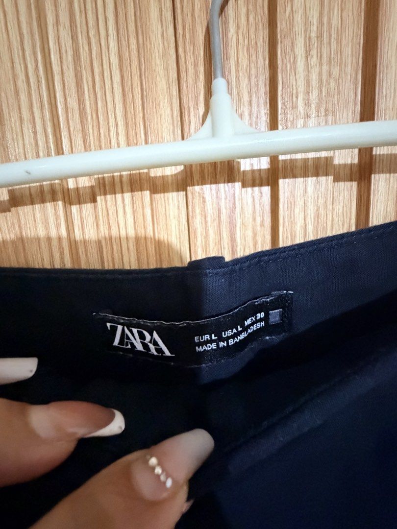 Zara Tailored Shorts Size L (Category: Shorts) located in Makati City. Submitted by ziagabrielle (Listing ID 1469848379, Image 2). Description: - Brand: Zara - Color: Navy Blue - Size: EUR L, USA L, MEX 30 (Made in Bangladesh) - Style: Smart casual, clean front with waistband loops - Features: Functional side pockets - Condition/Use: Great versatile staple piece for warmer weather.