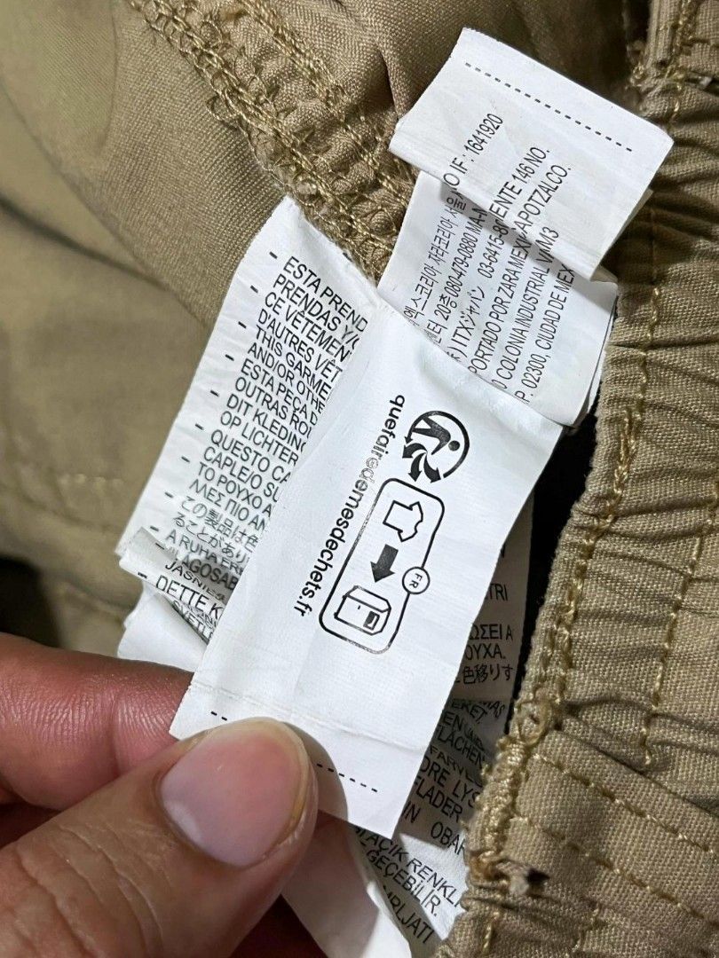 ZARA PARACHUTE BEIGE CARGO PANTS (Category: Trousers) located in Davao. Submitted by blazing.rachel02 (Listing ID 1469892080, Image 3). Description: Size: 29 - 36 Length: 40 Hem: 11.5 Bagong bago pa parang nasa mall No issue Can do VC with the actual item.